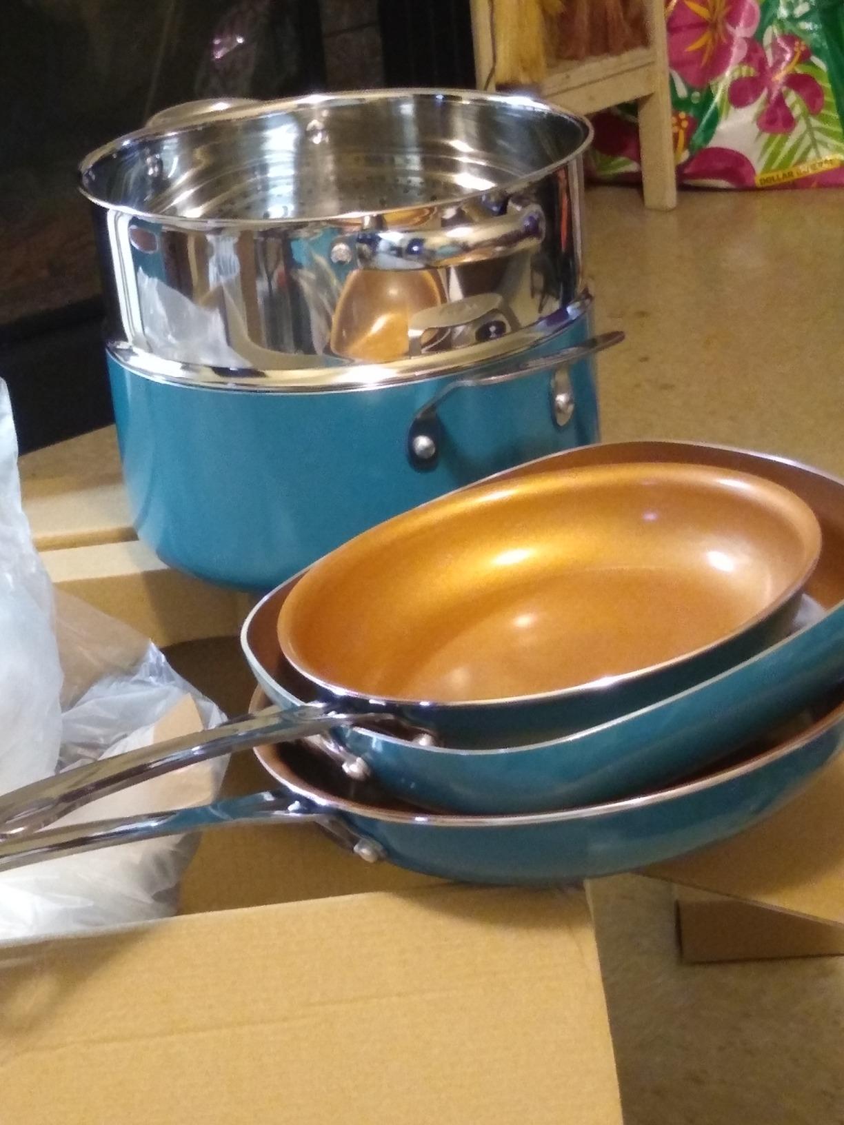 GOTHAM STEEL HAMMERED 20 Pc Ceramic Cookware Set, Titanium & Diamond Coated customer photo 1