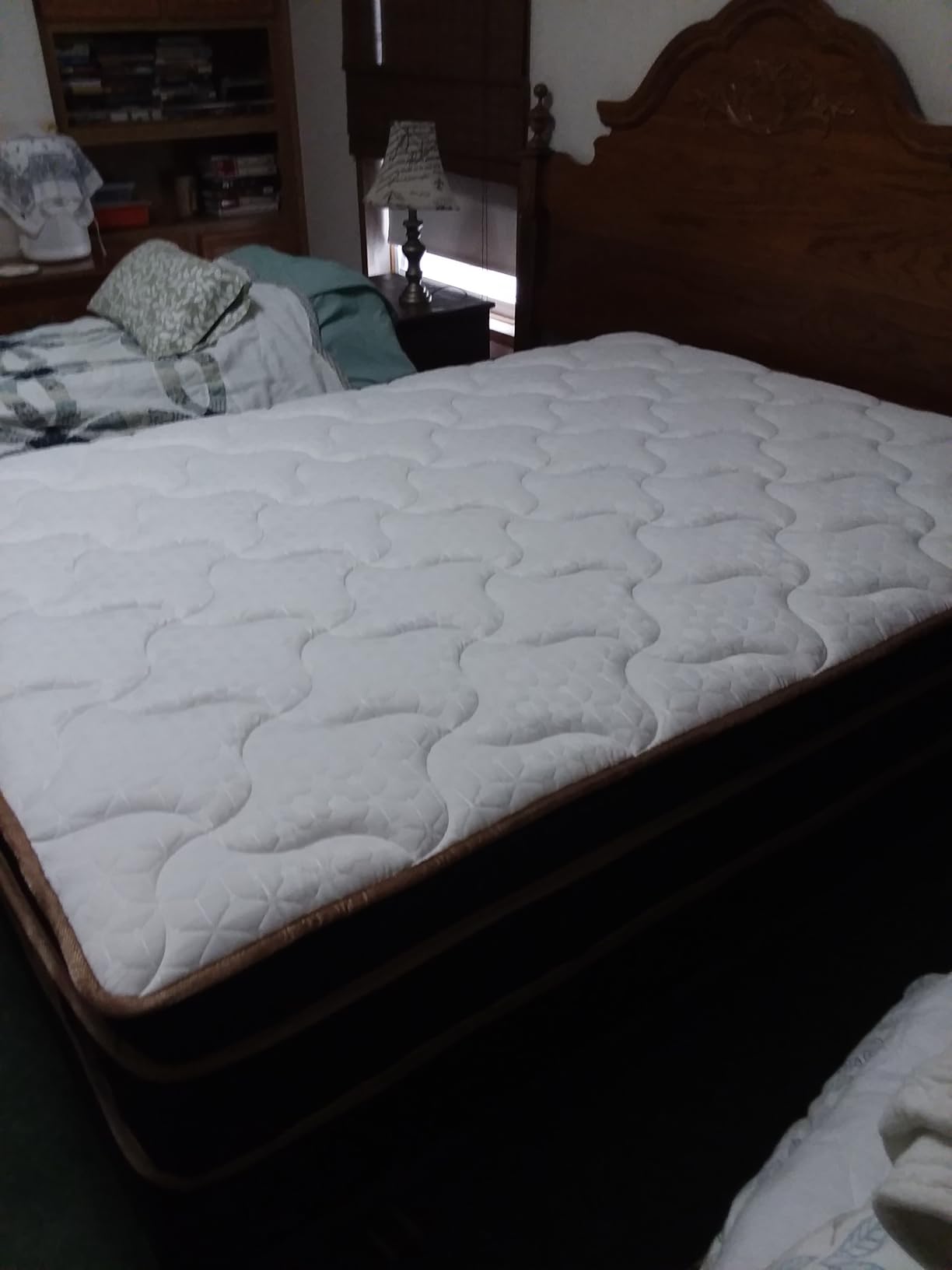 Queen Mattress 12 Inch, Cooling Hybrid Bed in a Box, 7-Zones Individual Pocket Spring, Motion Isolation, Targeted Hip/Shoulder/Lumbar Support, Fiberglass-Free, 365-Night Trial, CertiPUR-US customer photo 1