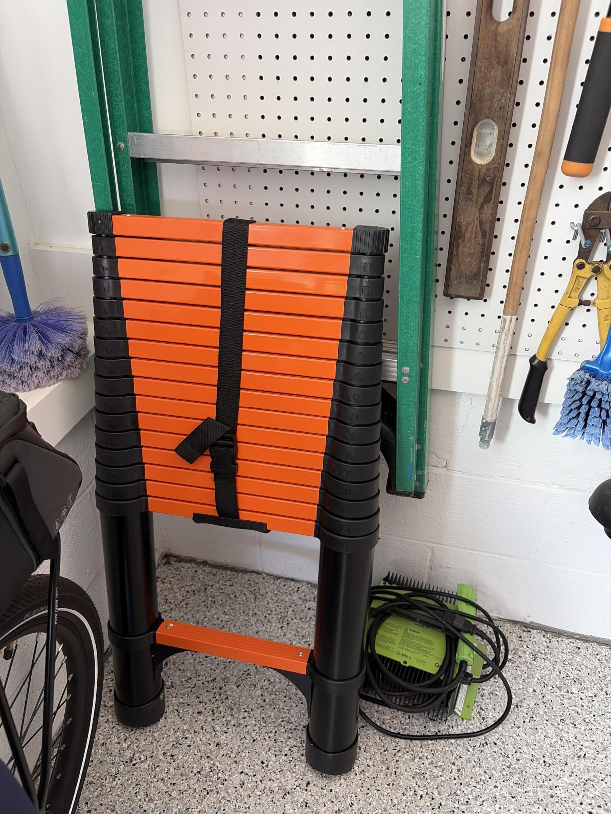 SINMEIRUN Telescoping Ladder, 20.3 FT, 330 lbs Capacity; Orange customer photo 2